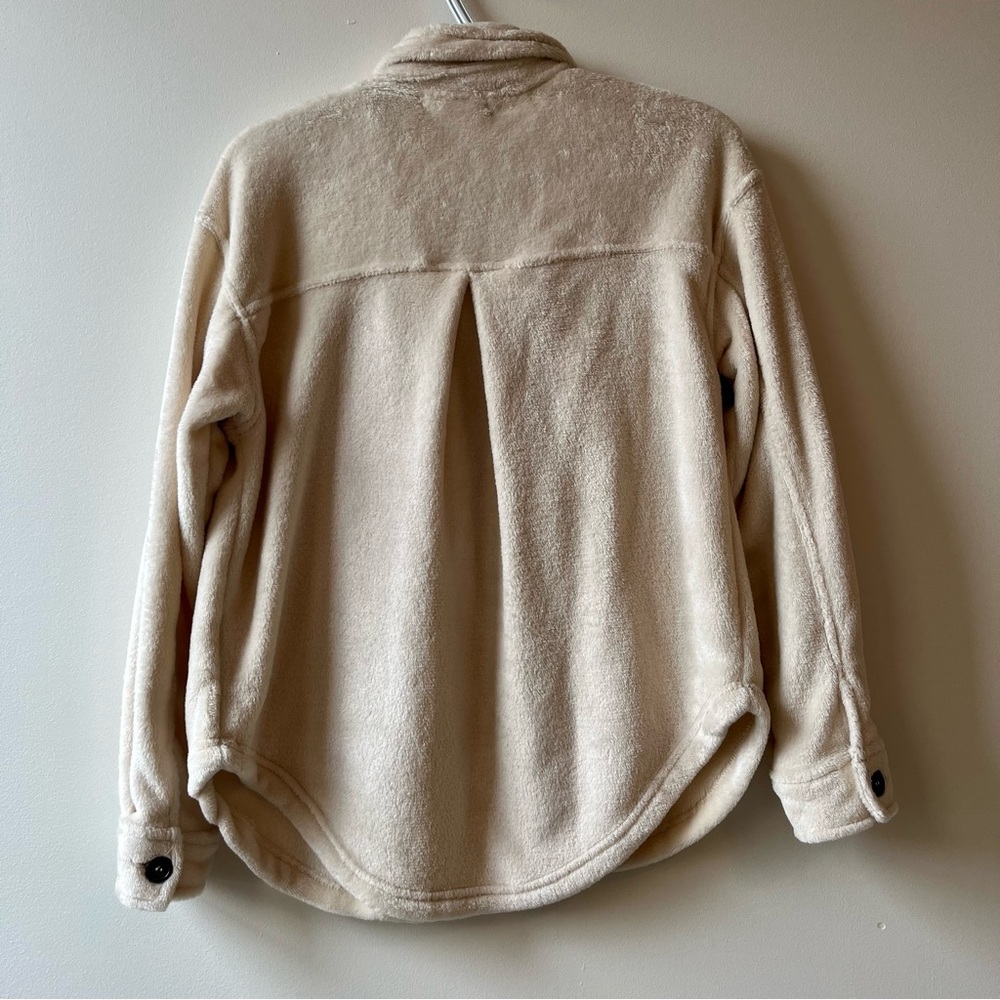 Women’s Cream Button-Up - Picture 2 of 5